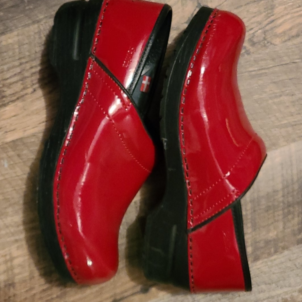 Sanita Clogs size 39/8.5
